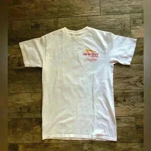 IN-N-OUT ARIZONA WHITE T-SHIRT WITH BIG CAR GRAPHIC ON THE BACK MEN SMALL